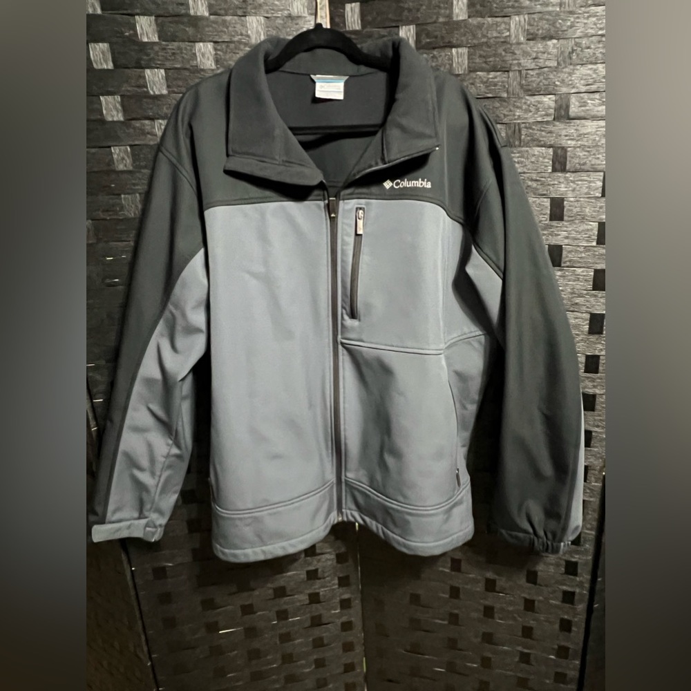 Like New Men’s Columbia Ascender Softshell Jacket
